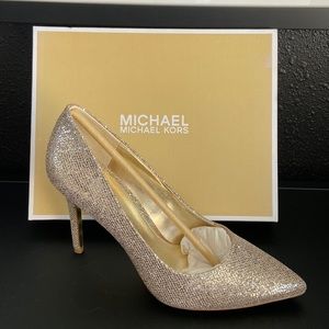 NWT, size 8, gold sparkle stiletto heel.